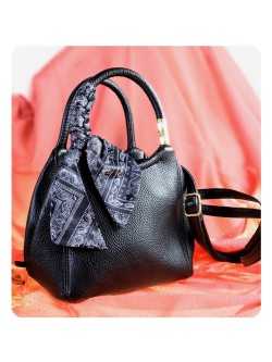 Borsetta In Similpelle Con Nodo Foulard